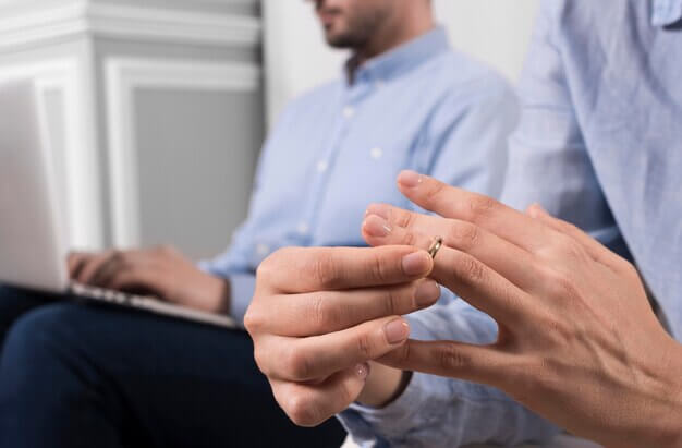 نارضایتی فردی یکی از دلیل های خیانت زناشویی است